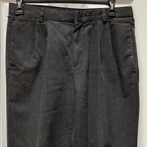 Dockets pants, smoke & pet free home